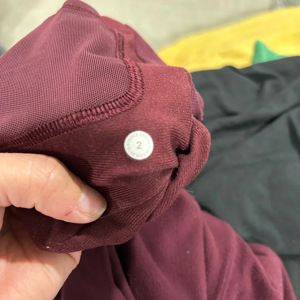 Lululemon On The Fly Jogger Burgundy Sporty Athleisure Sweat Pant Maroon size 2